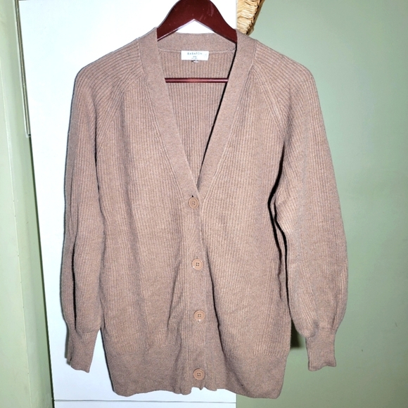 Aritzia Babaton Bespoke ribbed button V neck Cardigan beige Oversized xxs Small - Picture 2 of 6